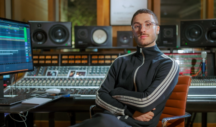 MixWithTheMasters Teo Halm producing 'Evergreen' by Omar Apollo